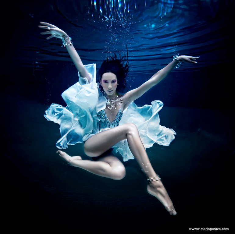 Underwater beauty (5 photos)