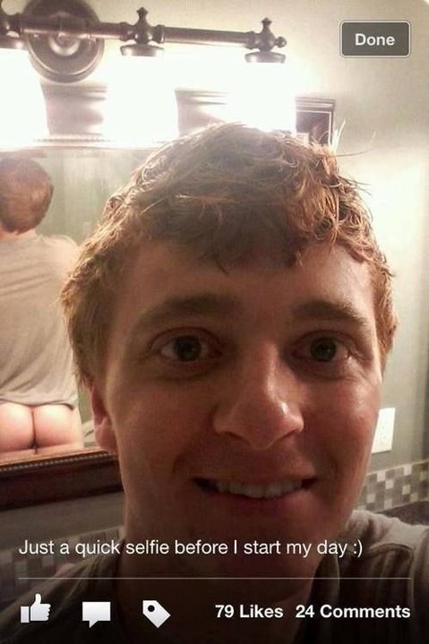 funny-selfie-butt-in-the-mirror