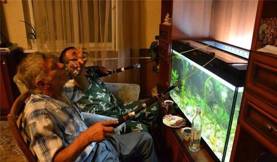 funny-picture-fishing-rod-home-men