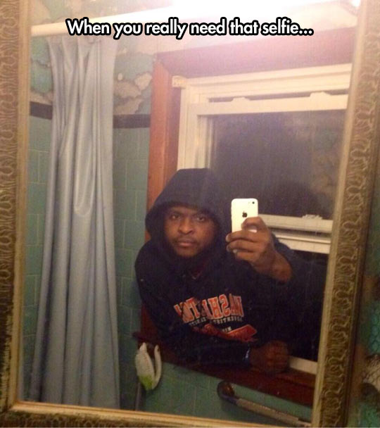 funny-picture-selfie-picture-man-mirror