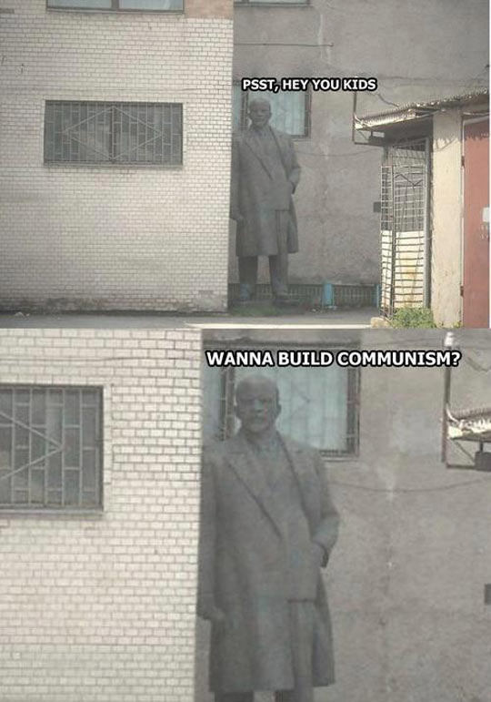 funny-picture-Lenin-statue-alley-hidden