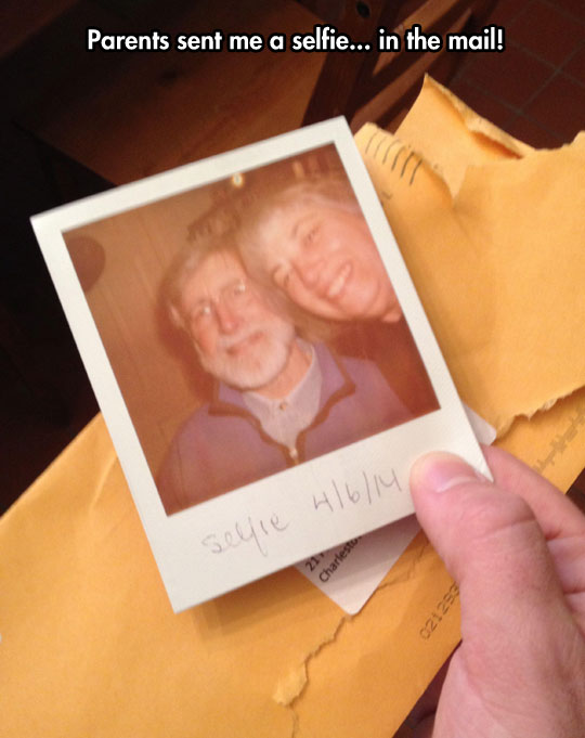 funny-picture-parents-selfie-mail-Polaroid