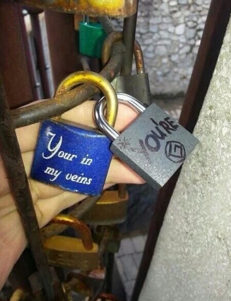 funny-grammar-lock-romantic-love