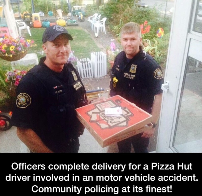 funny-police-officers-pizza