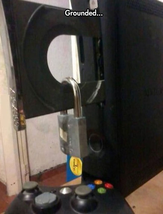 funny-Xbox-CD-tray-lock