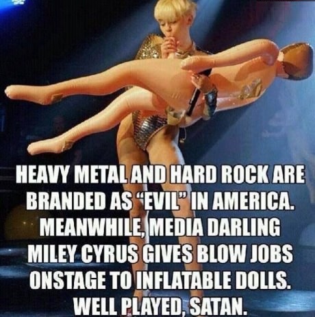 funny-miley-cyrus-stage-awful