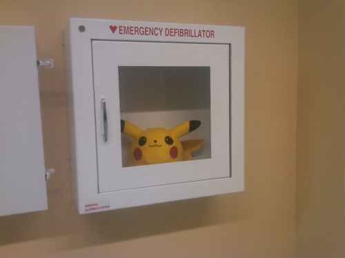 emerhency-defibrilator-pikachu