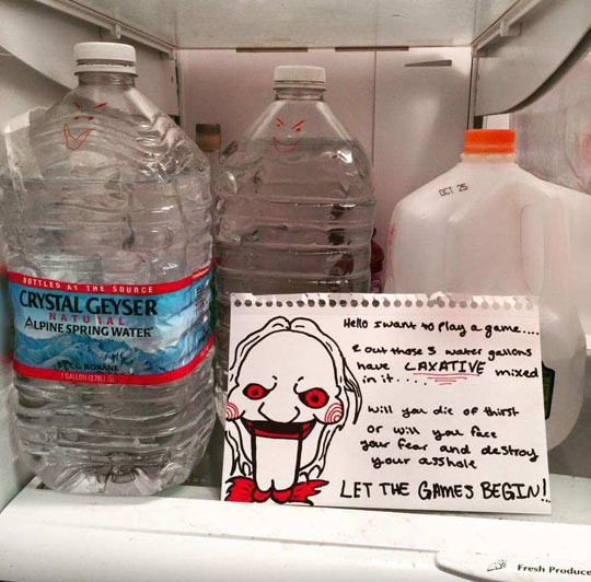 funny-roommates-prank-water-bottles