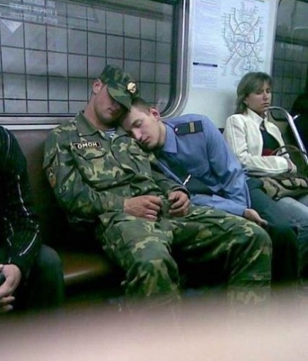 russia-policemen-sleeping-subway