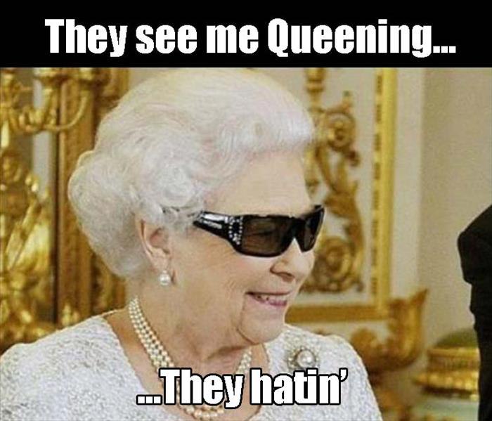 queen-elizabeth-glasses